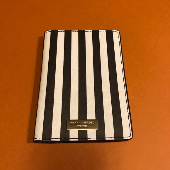 henri bendel Handbags - Henri Bendel Passport Holder